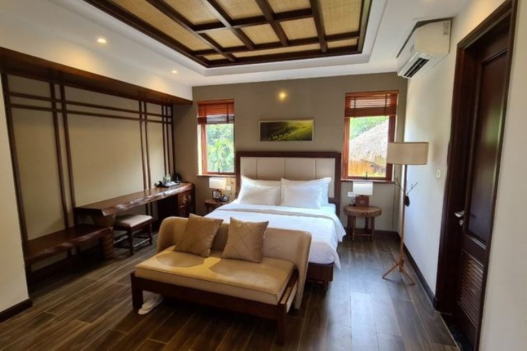 Spacious Deluxe Mountain View